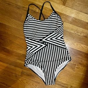 HALARA NWOT Geo Swimsuit | Size S/M | Black/White Geo